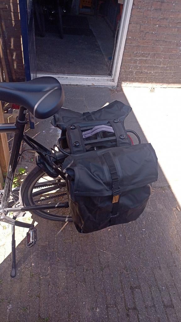 Basil Urban Dry Mik systeem 50 liter dubbele fietstassen, Fietsen en Brommers, Fietsaccessoires | Fietstassen, Zo goed als nieuw