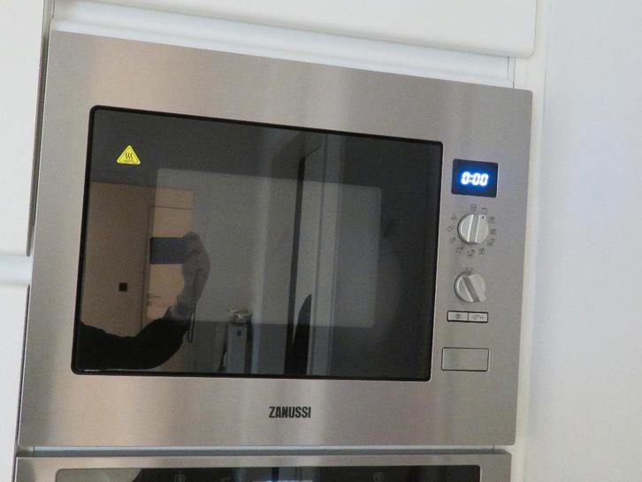 Conbi microwave oven, Witgoed en Apparatuur, Ovens, Zo goed als nieuw, Inbouw, Oven met grill, 45 tot 60 cm, 45 tot 60 cm, Hete lucht