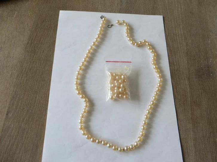 Vintage geknoopte parelketting 65 cm + extra parels jaren 50, Sieraden, Tassen en Uiterlijk, Antieke sieraden, Ketting, Overige materialen