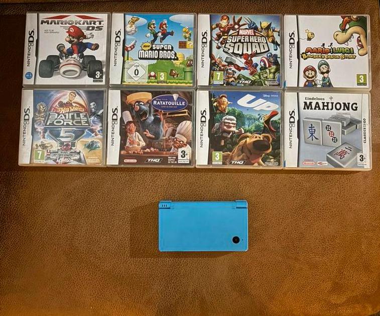 Blauwe DSi met 8 spellen en opbergcase, Ophalen, Overige genres, 1 speler, Zo goed als nieuw
