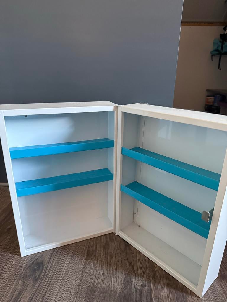 Medicijnkastje met sleutel - 45x32x20 cm, Ophalen of Verzenden, Gebruikt