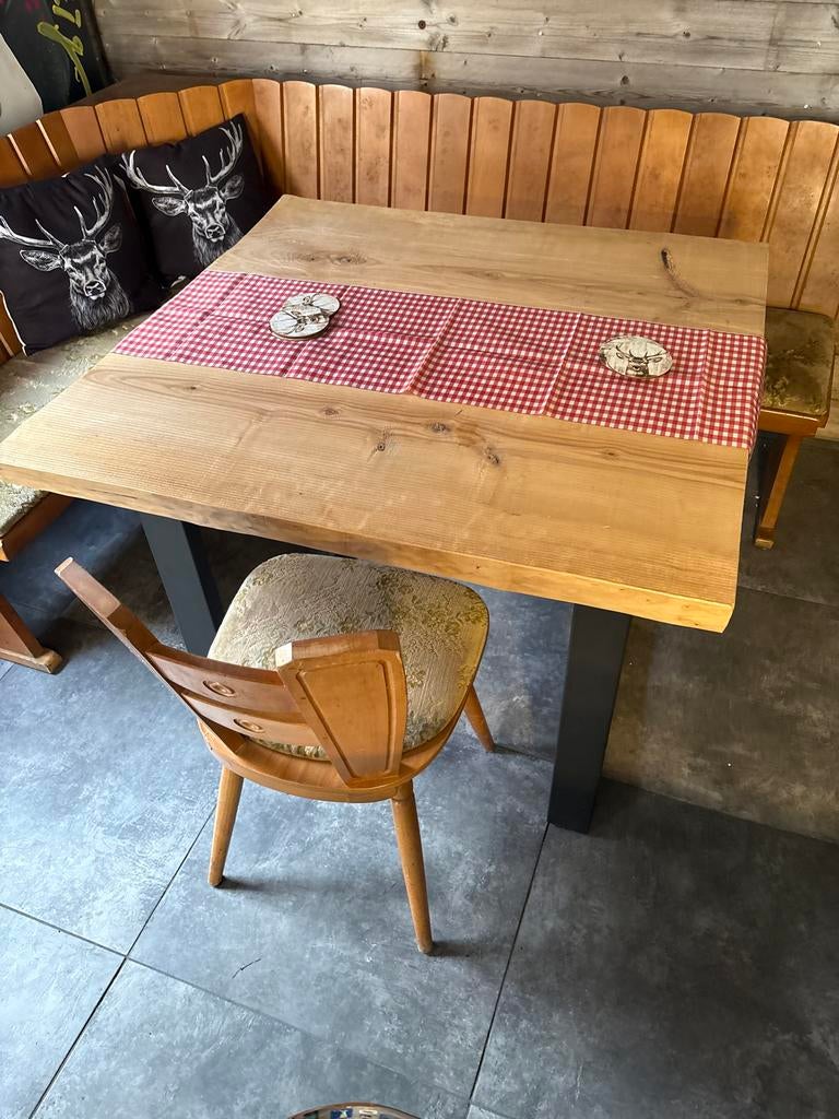 Oostenrijkse eethoek met stoel en tafel met ijzeren poten, Huis en Inrichting, Gebruikt, 100 tot 150 cm, Ophalen of Verzenden