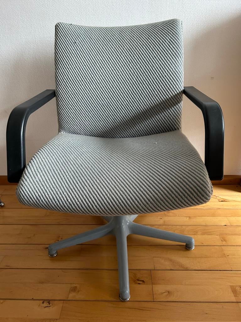 Artifort bureaustoel draaibaar, Ophalen, Zo goed als nieuw, Grijs, Bureaustoel