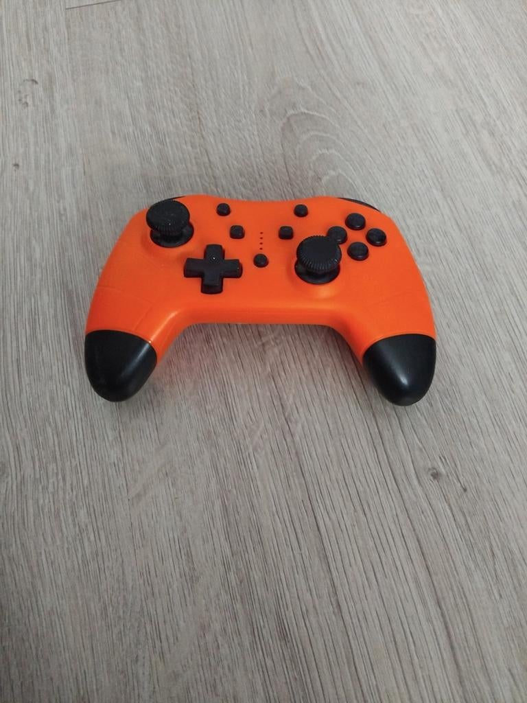 Rode draadloze controller voor Nintendo Switch, Spelcomputers en Games, Spelcomputers | Nintendo Consoles | Accessoires, Gebruikt