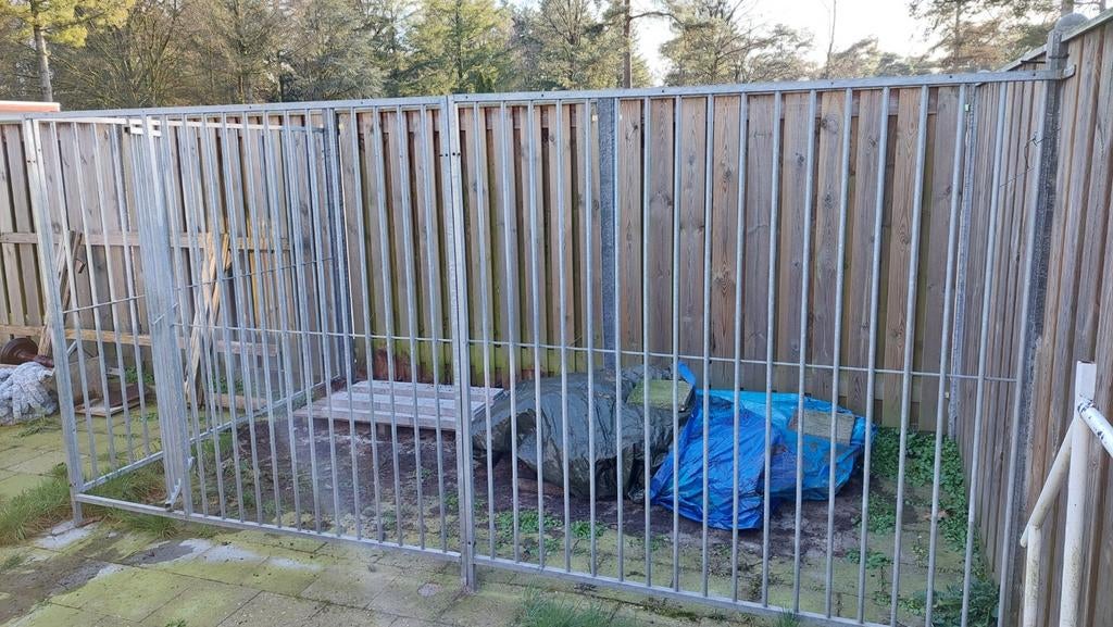 Hondenhok /hondenren staat in Vessem N-Brabant op de camping, Dieren en Toebehoren, Hondenhokken, Ophalen