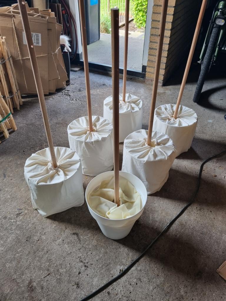 Staanders om versiering tussen te hangen. Incl. Versiering., Ophalen, Versiering, Geboorte of Huwelijk