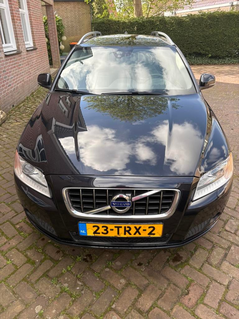 Volvo V70 T4 132KW Aut. 2012 Zwart, 1596 cc, 4 cilinders, 179 pk, Zwart