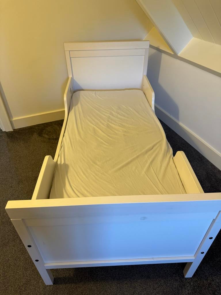 Wit peuterbed 160x77 cm met lattenbodem en matras, Kinderen en Baby's, Kinderkamer | Bedden, Ophalen, Gebruikt, 70 tot 85 cm, Lattenbodem