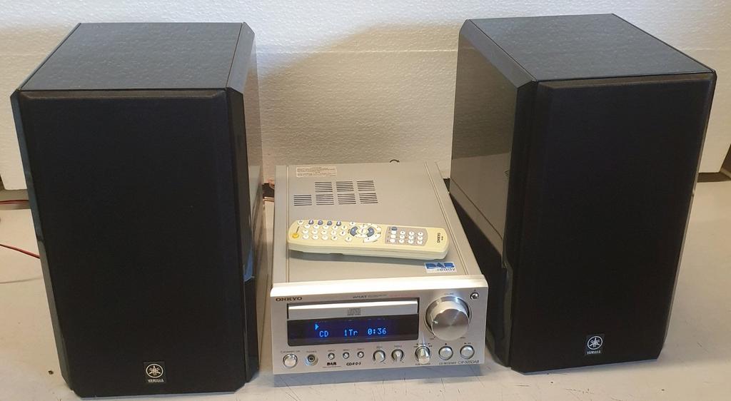 Onkyo cd receiver cr-505dab + yamaha speakers + remote, Ophalen of Verzenden, Tuner of Radio, Overige merken