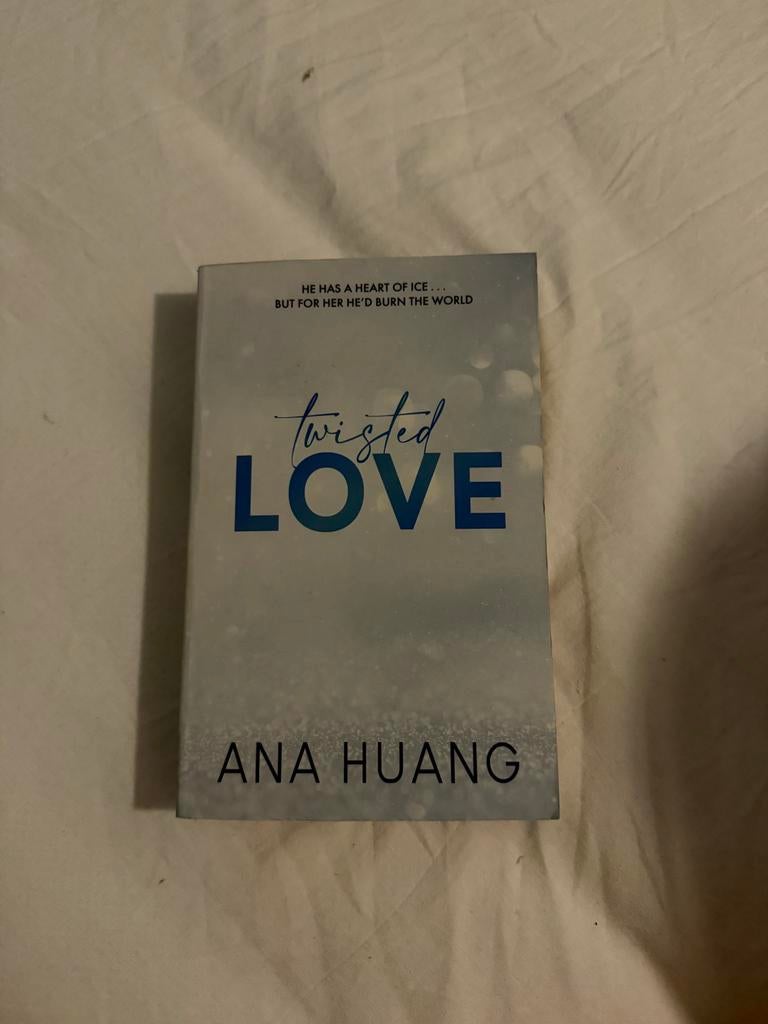 Twisted Love - Ana Huang (Engels), Ophalen of Verzenden, Gelezen, Europa overig