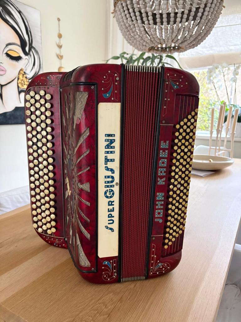 Accordeon Super Giustini 120 bas - Rood, Muziek en Instrumenten, Accordeons, Overige merken, Gebruikt, Met riemen, 120-bas