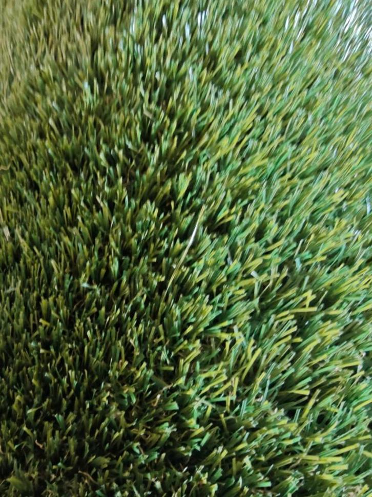 Prachtige coupon kunstgras 305 x 500  zeer mooi, Tuin en Terras, Gras en Kunstgras, Nieuw, 20 m² of meer, Ophalen