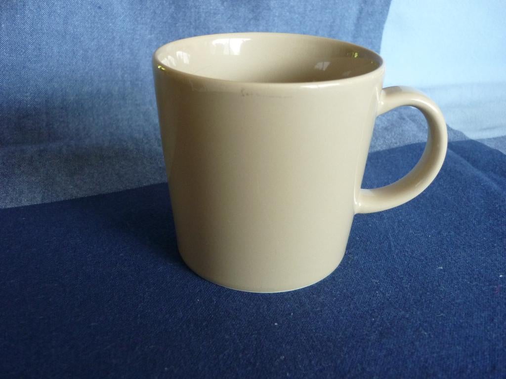 Beige mok Iittala Teema, Ophalen of Verzenden, Zo goed als nieuw, Overige stijlen, Kop(pen) en/of Schotel(s)