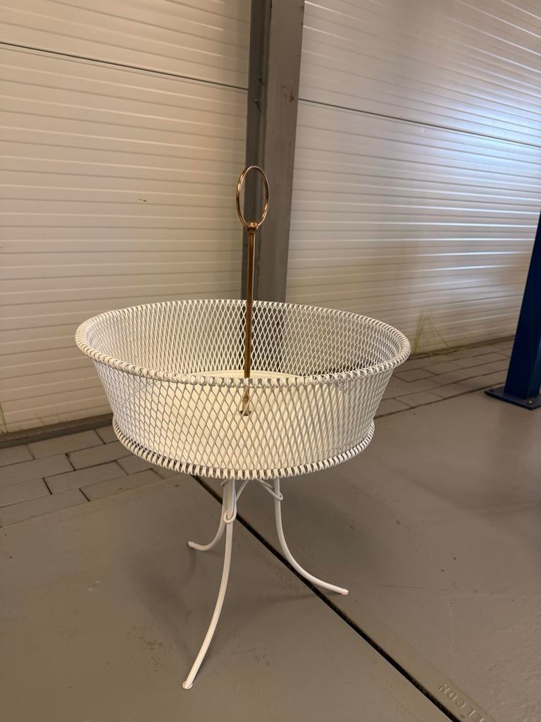 Vintage bijzettafel/plantenbak/lectuurmand metaal messing, Gebruikt, Metaal of Aluminium, Rond, 60 cm of meer