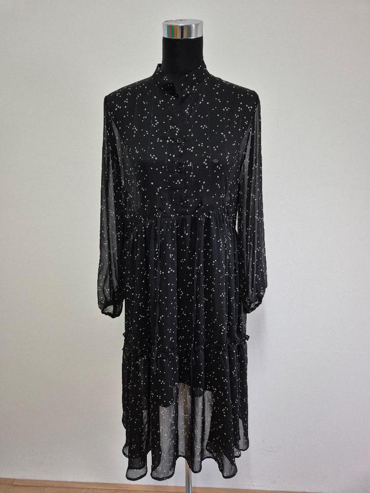 J424 - Zwarte doorzichtige Guts & Gusto jurk maat S (1), Kleding | Dames, Jurken, Zo goed als nieuw, Maat 38/40 (M), Zwart, Onder de knie