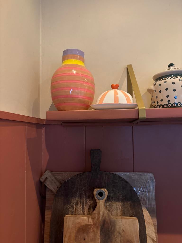 Kleurrijke vaas en botervloot met hartje, Overige kleuren, Aardewerk of Porselein, Ophalen of Verzenden, Zo goed als nieuw