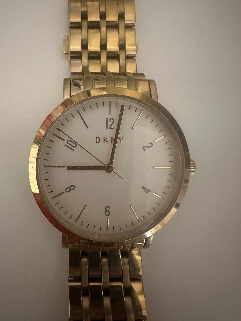 DKNY GOUDKLEURIG HORLOGE, Sieraden, Tassen en Uiterlijk, Horloges | Dames, Staal, Gebruikt, Staal, DKNY