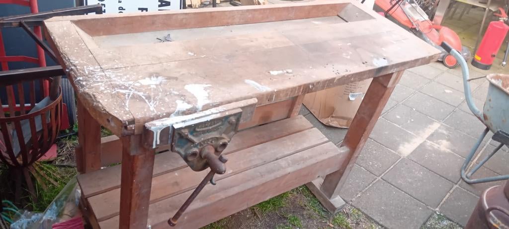 Oude Robuuste Stevige Werkbank met Bankschroef, Doe-het-zelf en Verbouw, Werkbanken, Ophalen