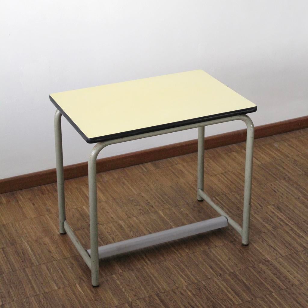 Vintage 1960’s Tubax schooltafeltje – Belgisch Design, Huis en Inrichting, Tafels | Bijzettafels, Minder dan 55 cm, Ophalen of Verzenden