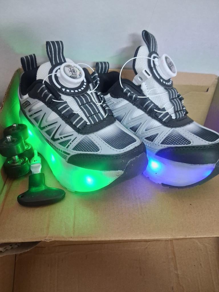 Schoenen met uitklapbare wieltjes enLED-verlichting maat 30, Ophalen of Verzenden, Gebruikt, Overige typen, Overige merken