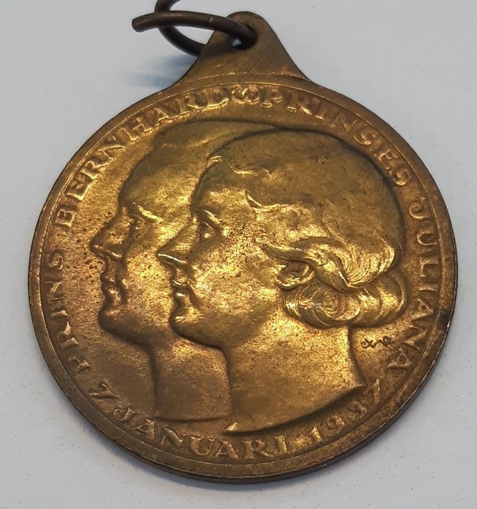 Draagpenning huwelijk Juliana-Bernhard 1937, Ophalen of Verzenden, Brons, Nederland
