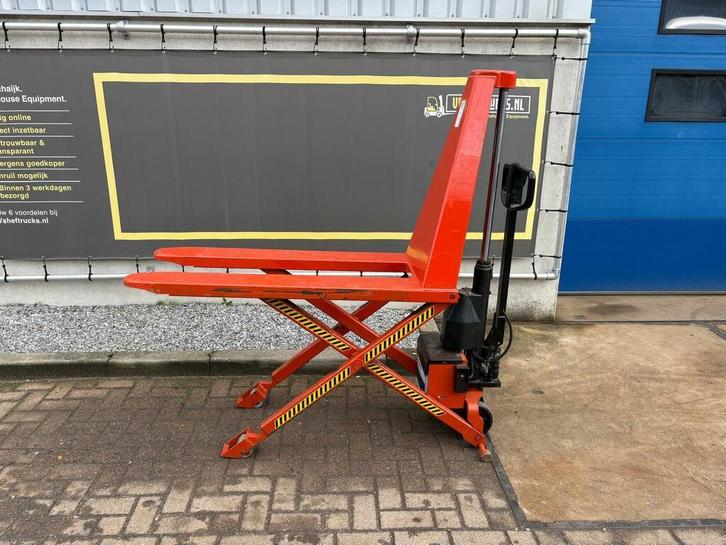 VS-22590 Semi elektrische schaar Hoogheffer 800mm werktafel, Zakelijke goederen, Machines en Bouw | Heftrucks en Intern transport