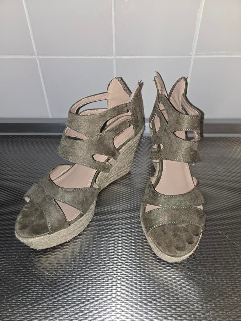 Groene sleehak sandalen maat 40, Ophalen, Gedragen, Groen, Sandalen of Muiltjes