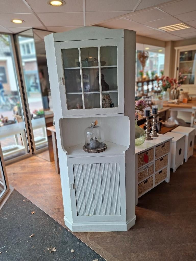 Brocante wit houten hoekkast, Huis en Inrichting, Kasten | Vitrinekasten, 150 tot 200 cm, 25 tot 50 cm, Overige houtsoorten, Gebruikt