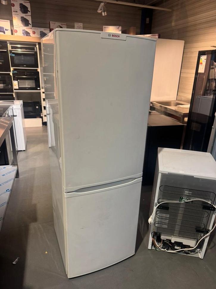 Bosch koelkast schoon garantie bezorging, Witgoed en Apparatuur, Koelkasten en IJskasten, Gebruikt, Met vriesvak, Minder dan 75 liter