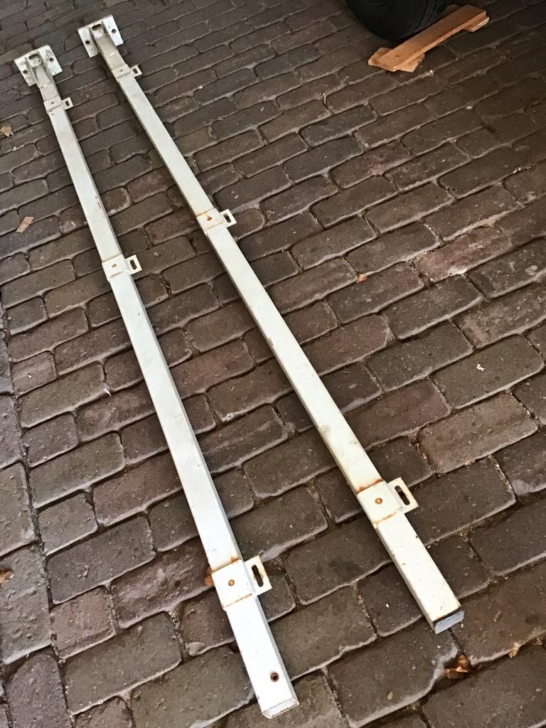 2x Stalen poort palen, Ophalen, Gebruikt, IJzer, 200 cm of meer