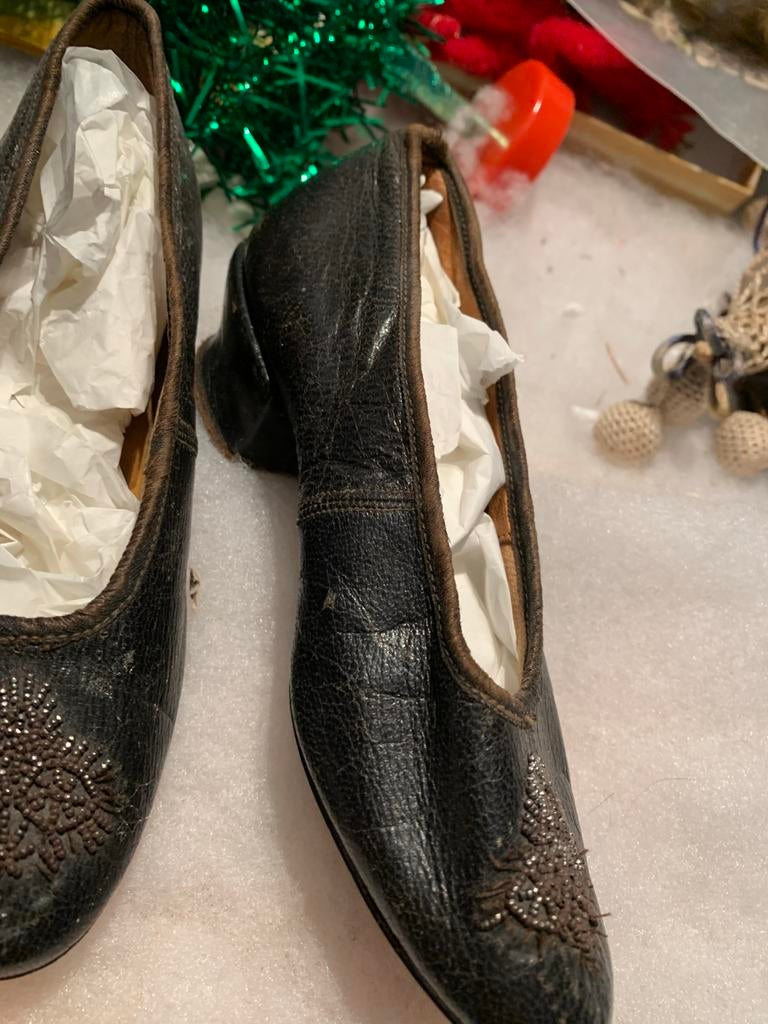 Antieke Kinderschoentjes - Zwart Leer met Kraalversiering, Ophalen of Verzenden, Kinderen