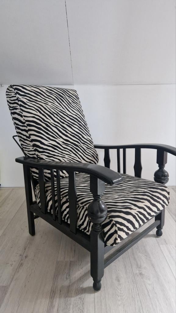Zwarte houten fauteuil / rokersstoel met zebraprint kussens, Huis en Inrichting, Stoelen, Ophalen, Gebruikt, Modern, Eclectisch