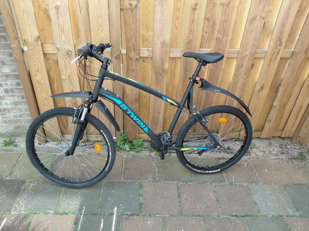 Zwarte Btwin Rockrider 340 MTB, Fietsen en Brommers, Fietsen | Heren | Sportfietsen en Toerfietsen, 28 inch, Vering, Zo goed als nieuw