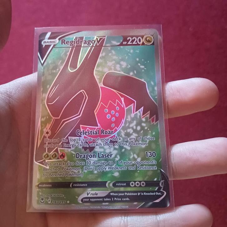 Regidrago V Pokémon kaart - Celestial Roar, Hobby en Vrije tijd, Verzamelkaartspellen | Pokémon, Zo goed als nieuw, Losse kaart