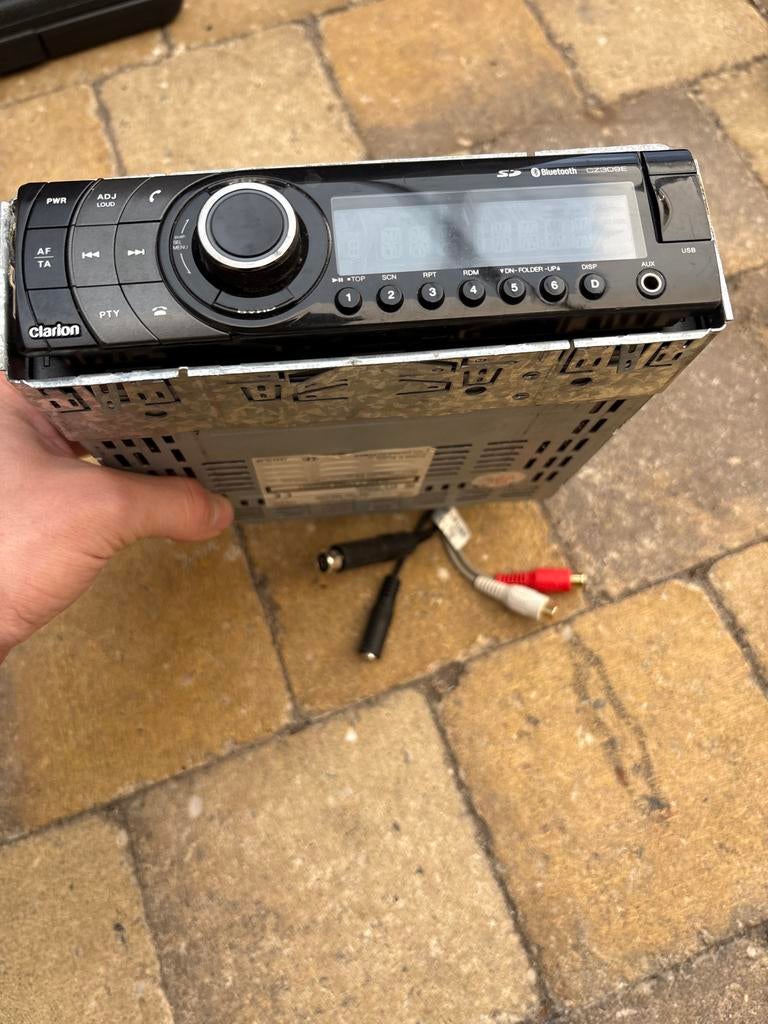 Clarion CZ309E Autoradio met Bluetooth en USB, Ophalen of Verzenden, Gebruikt