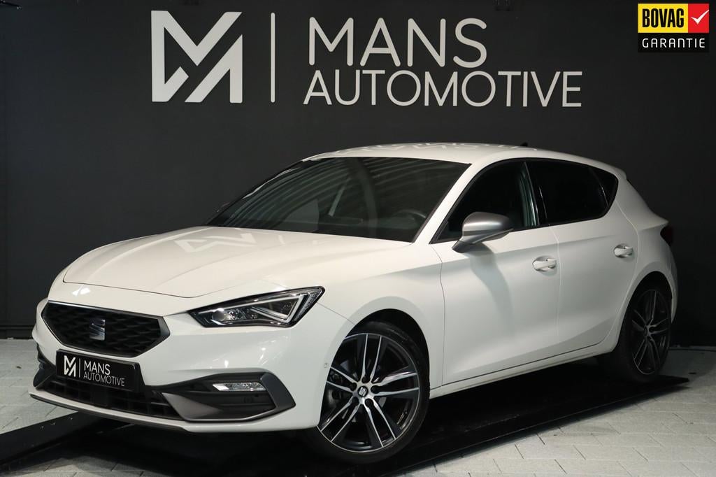 Seat Leon 1.5 eTSI FR / ACC / KEYLESS / CAMERA / SFEERVER /, 4 cilinders, Leon, Leder en Stof, Wit