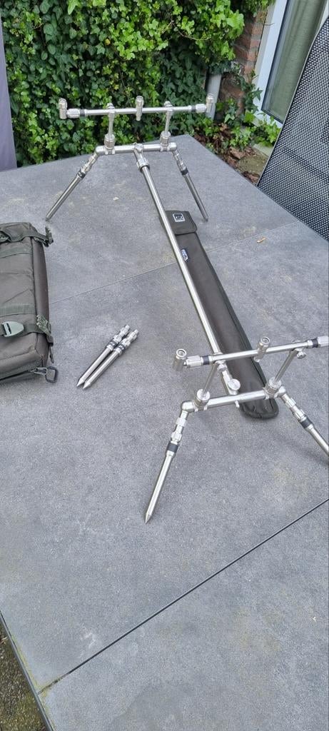 Solar P1 Worldwide Pod inclusief 3-Rod Buzz Bars, Watersport en Boten, Hengelsport | Karpervissen, Ophalen of Verzenden, Zo goed als nieuw