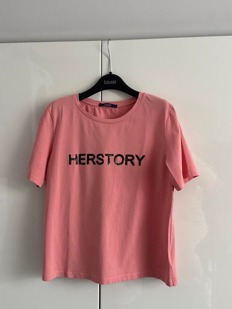 Laurel Roze T-shirt met 'HERSTORY' opdruk, Kleding | Dames, Maat 38/40 (M), Ophalen of Verzenden, Zo goed als nieuw, Korte mouw