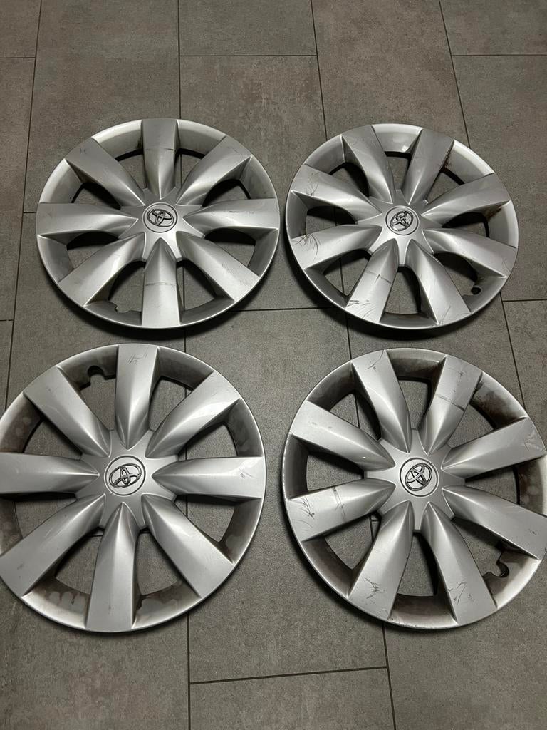 Wieldoppen voor Toyota avensis 16 inch, Ophalen, Gebruikt
