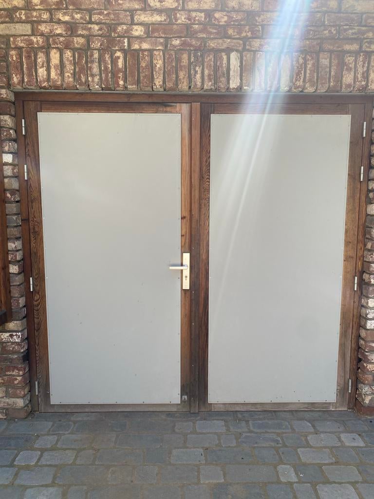 Houten kozijn met tuindeuren (excl. glas) 216x230cm, Doe-het-zelf en Verbouw, Deuren en Horren, Ophalen, Gebruikt, Buitendeur
