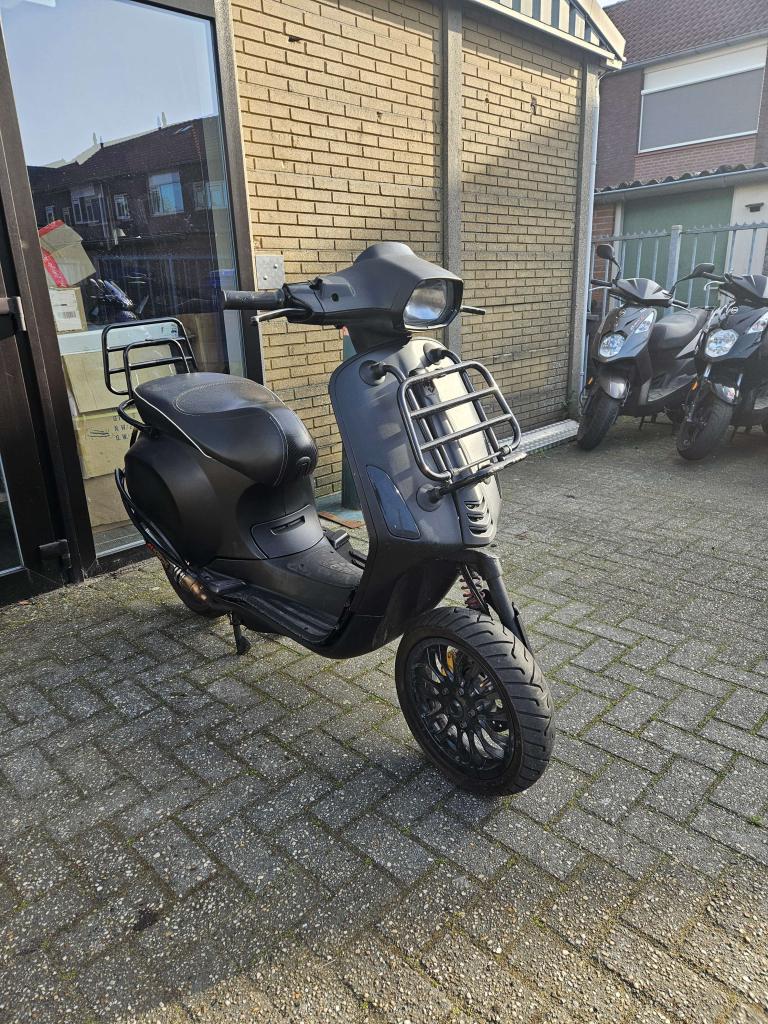 Vespa Sprint 4T-2V Snor Bj2017 mat zwart  16952km Voorschade, Piaggio, Gebruikt, Niet ingevuld, Niet ingevuld