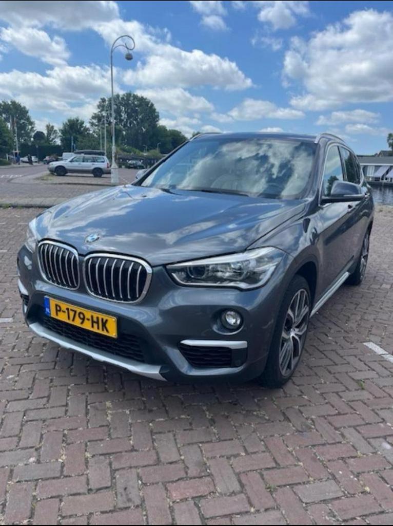 BMW X1 Sdrive18i High Executive l 2016 l Pano l Aut, Auto's, BMW, 136 pk, Beige, Leder, 75 €/maand