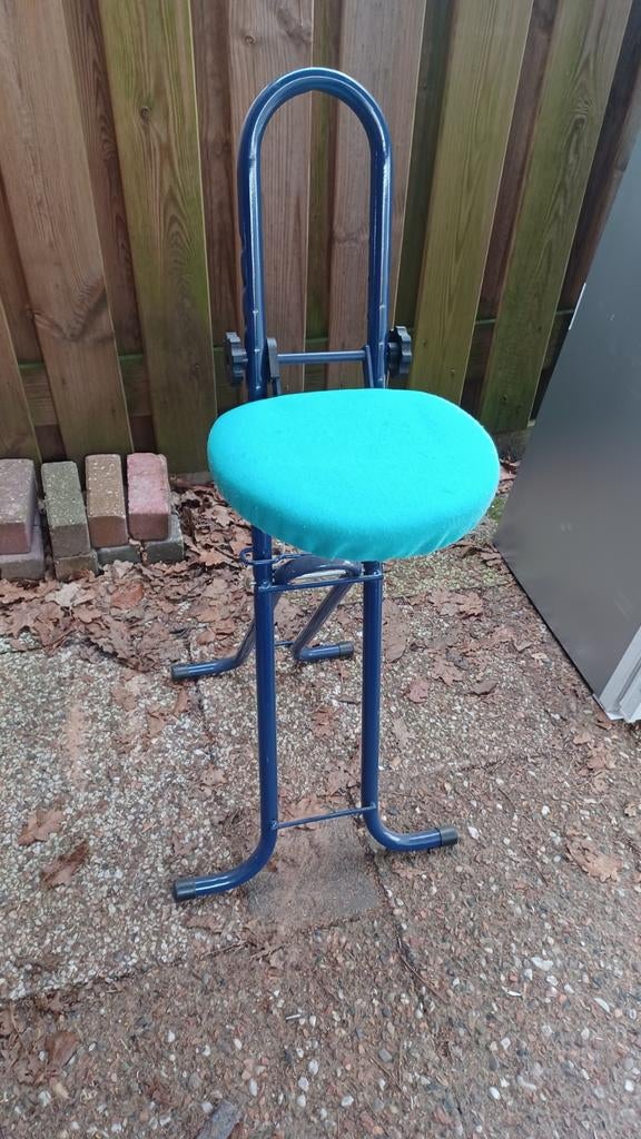 Strijkstoel / strijkkruk, Ophalen, In hoogte verstelbaar, Zo goed als nieuw, IJzer