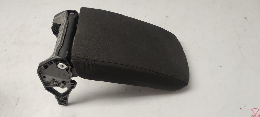 VW Jetta 2013 Armsteun 5C6864207B