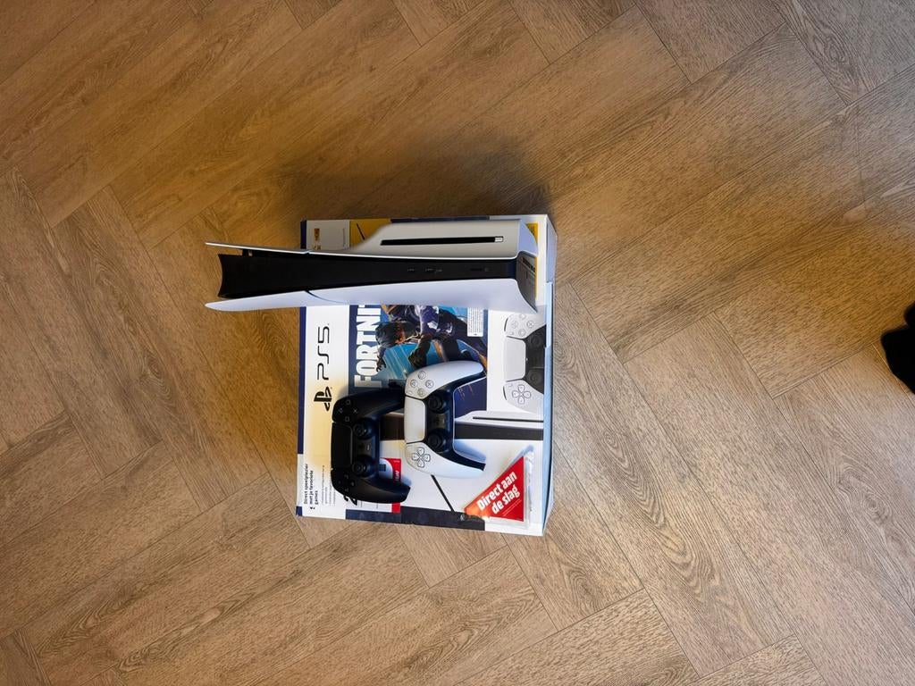 Nieuwe PS5 met UFC 5 - bieden vanaf 400 euro, Spelcomputers en Games, Spelcomputers | Sony PlayStation 5, Ophalen of Verzenden