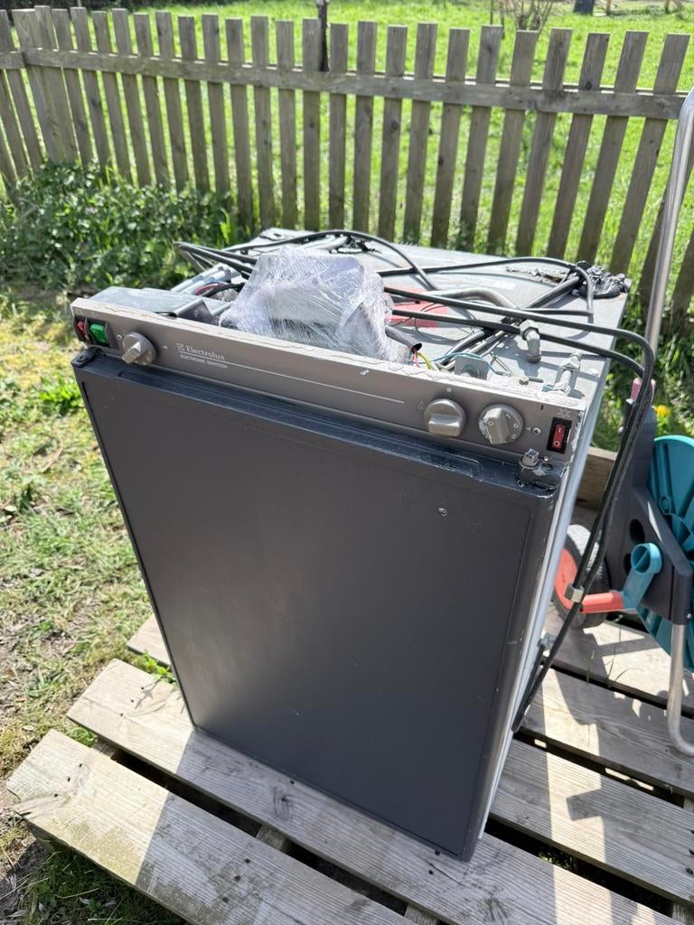 Electrolux RM4401 absorptie koelkast vriesvak 12v 230v gas, Witgoed en Apparatuur, Ophalen, Gebruikt, Minder dan 85 cm, Minder dan 75 liter