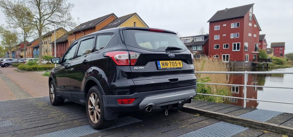 Ford Kuga 1.5 Ecoboost 150pk 2WD 2017 Zwart, 1498 cc, 4 cilinders, 2000 kg, Leder en Stof