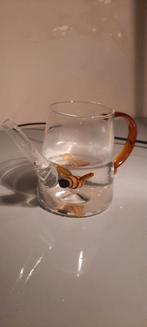 Glazen theepot met glazen bij in kleur, Ophalen