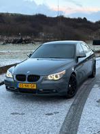 BMW 5-Serie 2.2 I 520 AUT 2003 Grijs, Auto's, Achterwielaandrijving, Parkeersensor, Beige, Particulier