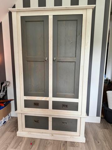 Super stevige en mooie whitewash/greywash babykamer beschikbaar voor biedingen